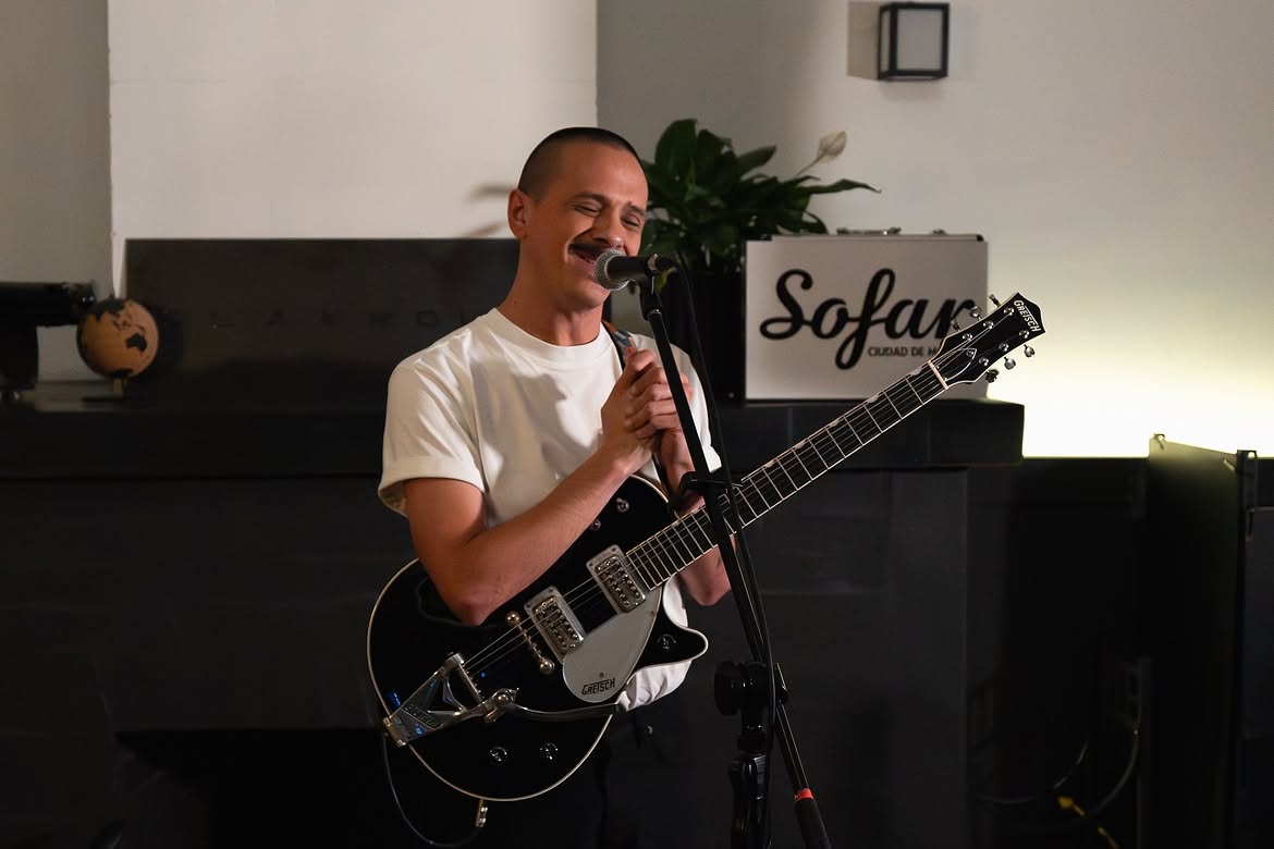 Presentación acústica en la sala